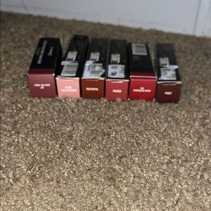 Lipstick bundle of 6 2 free lipstick